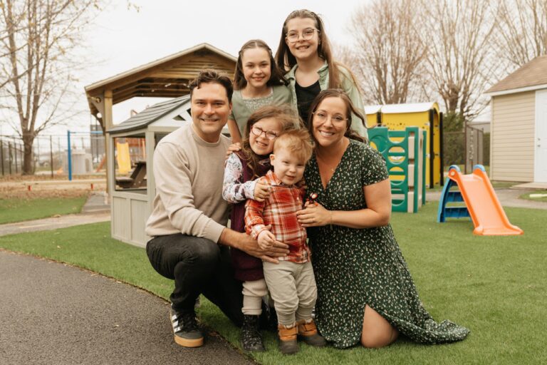 Photo famille d'honneur de Yan Gagnon & Catherine Young avec nos deux enfants ambassadeurs Evaelle et Malcom Houle